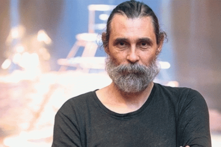 Cem Karaca filmi i&ccedil;in Erdal Beşik&ccedil;ioğlu ile g&ouml;r&uuml;şmeler başladı