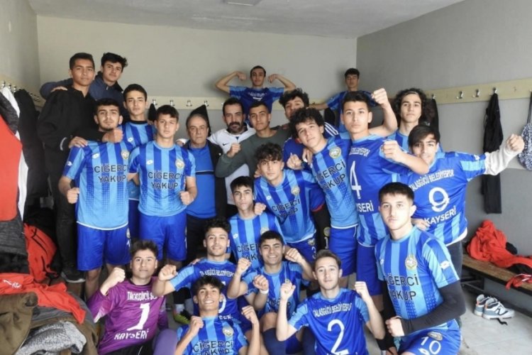 Talasg&uuml;c&uuml; rakiplerine gol oldu yağdı