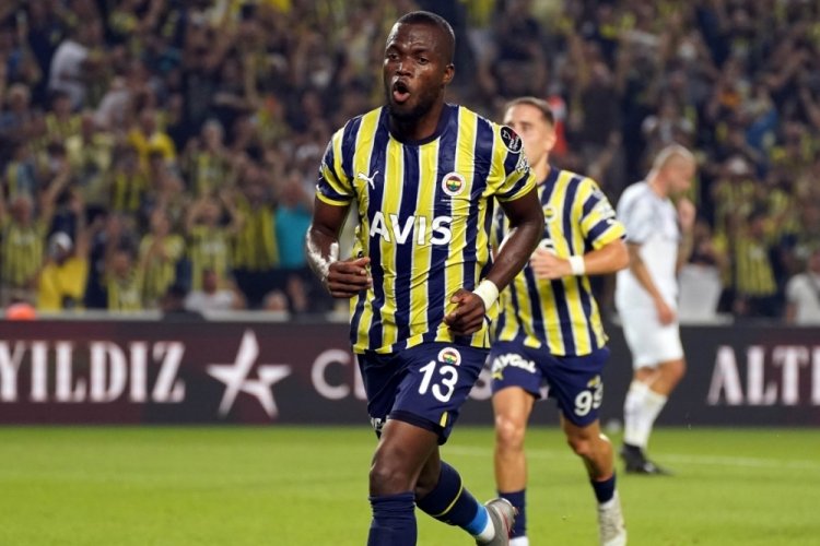 Valencia, Fenerbah&ccedil;e formasıyla dalya diyecek
