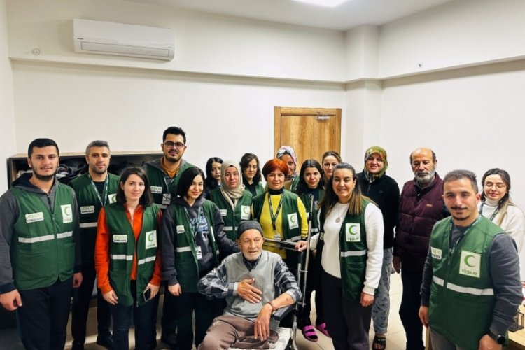 Diyarbakır'da engelli depremzedeye doğum g&uuml;n&uuml; s&uuml;rprizi