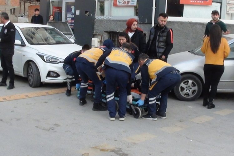 &Ccedil;orum'da iki otomobil &ccedil;arpıştı