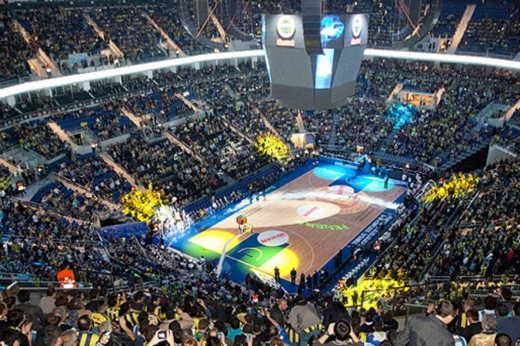 Fenerbah&ccedil;e Beko ile Virtus Bologna ma&ccedil;ında h&uuml;k&uuml;met istifa sloganları atıldı