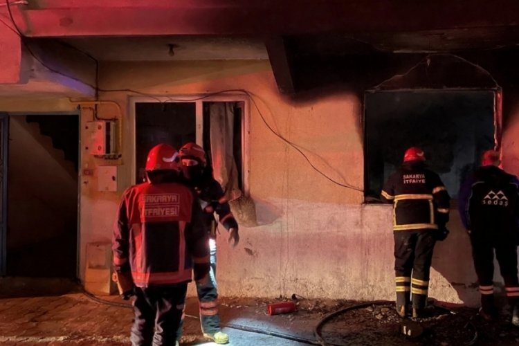 Sakarya'da sobalı evde korkutan yangın! 5 kişilik aile hastanelik oldu