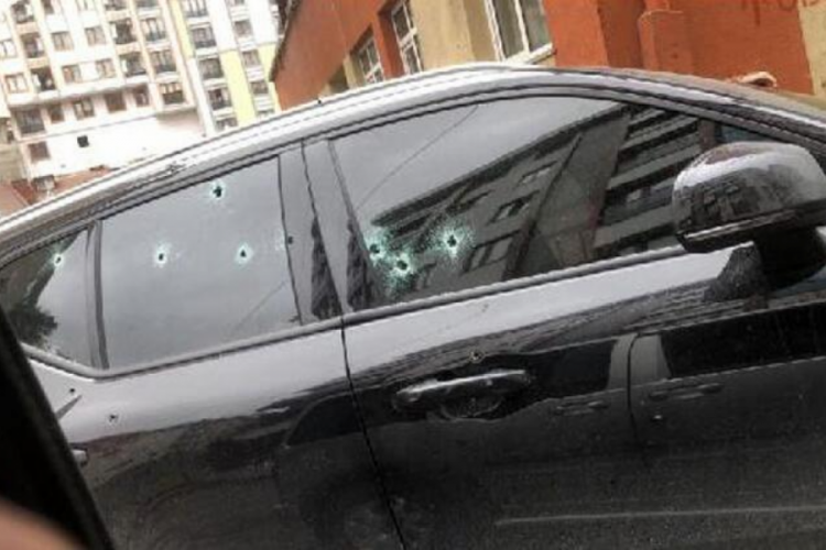 İstanbul'da park halindeki otomobile silahlı saldırı