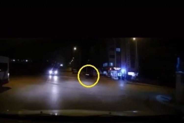 Bursa'da motosikletle s&uuml;rat yaparken, kaza yaptı