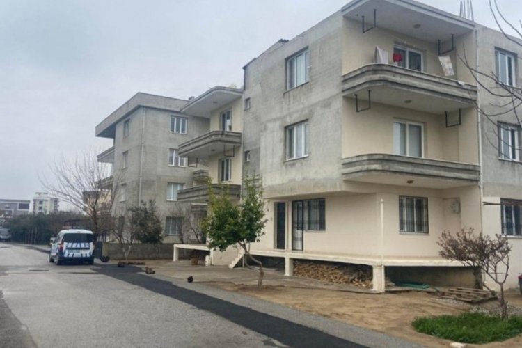 İzmir'de boşandığı eski eşini bı&ccedil;aklayarak katletti