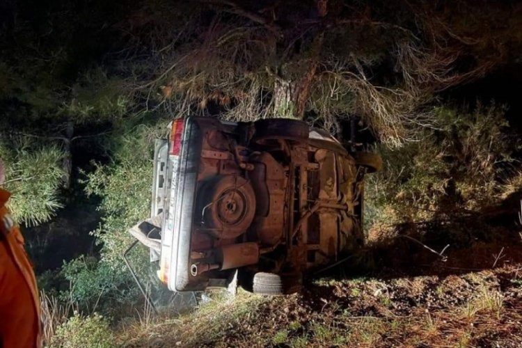 &Ccedil;anakkale'de ağaca &ccedil;arpan otomobilin s&uuml;r&uuml;c&uuml;s&uuml; hayatını kaybetti