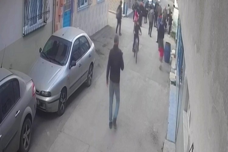 Bursa'da kamyonetin altında kalan &ccedil;ocuk yaşamını yitirdi