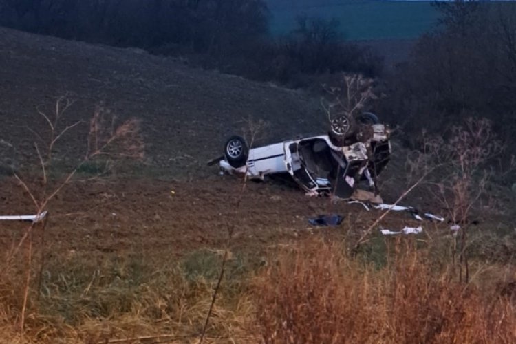 Tekirdağ'da otomobil tarlaya u&ccedil;tu: 2 kişi yaralandı