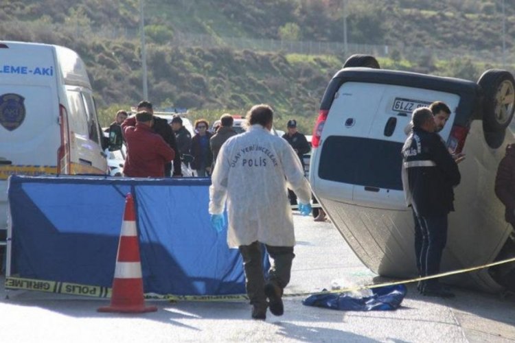 İzmir'de silah zoruyla kız &ccedil;ocuğunu ka&ccedil;ırdı: Otomobilde intihar etti
