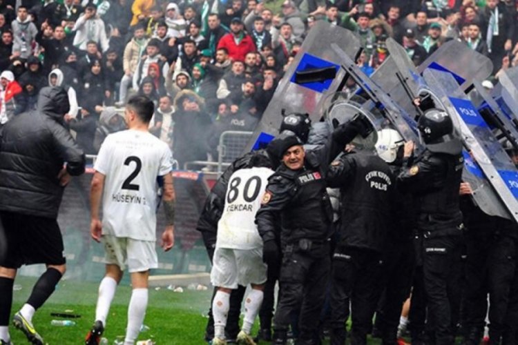 Bursaspor-Amed Spor ma&ccedil;ındaki olaylar sonrası 10 ş&uuml;pheli g&ouml;zaltına alındı