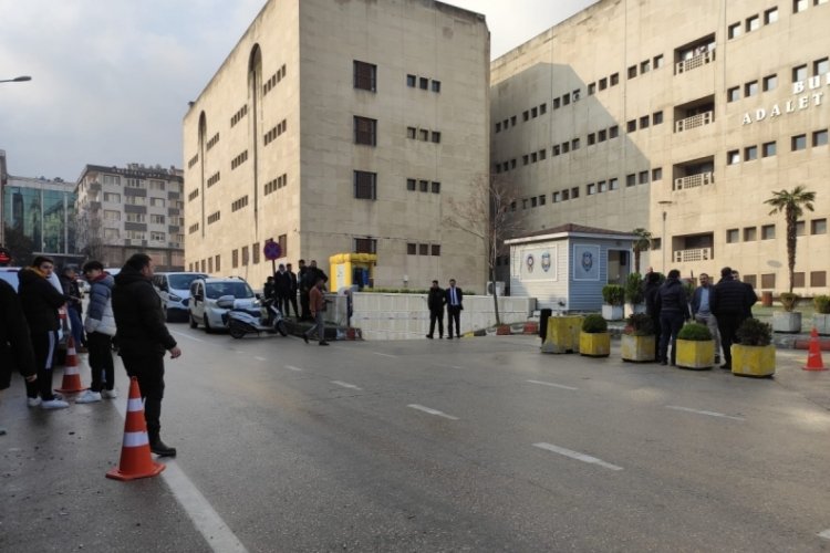 Bursasporlu taraftarlar Bursa Adliyesi &ouml;n&uuml;nde toplandı&nbsp;