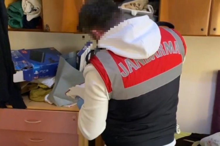 Mersin'de m&uuml;stehcen &ccedil;ocuk videosu indirdiği tespit edilen 2 kişi g&ouml;zaltına alındı