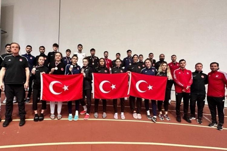 Bursalı sporcu Hatice K&uuml;bra İlg&uuml;n, Bulgaristan'da g&uuml;m&uuml;ş madalya kazandı
