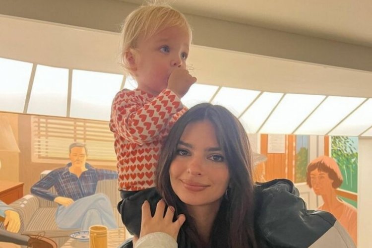 Emily Ratajkowski'den oğluna duygusal mesaj
