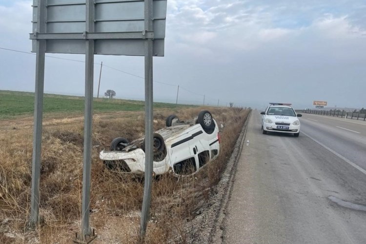 Afyonkarahisar'da hafif ticari ara&ccedil; takla attı