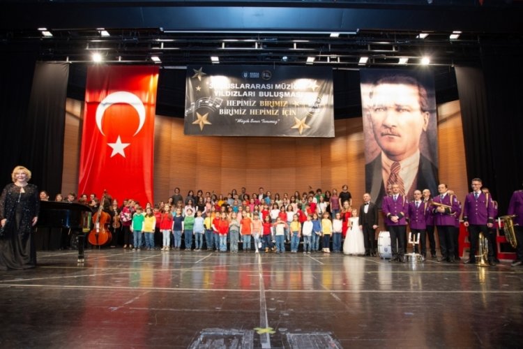 Bursa'da depremzedeler yararına konser d&uuml;zenlendi