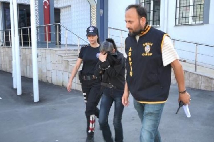 Bursa'da yeğenini '&ccedil;&ouml;p ev'e kilitleyen teyze hakim karşısında