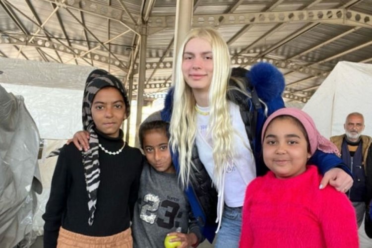 Aleyna Tilki depremzedelere destek oluyor