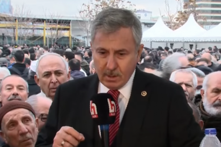 Sel&ccedil;uk &Ouml;zdağ canlı yayında g&ouml;zyaşlarını tutamadı