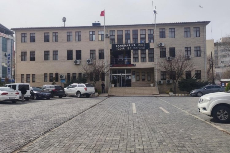 Iğdır'da fırtına hayatı fel&ccedil; etti