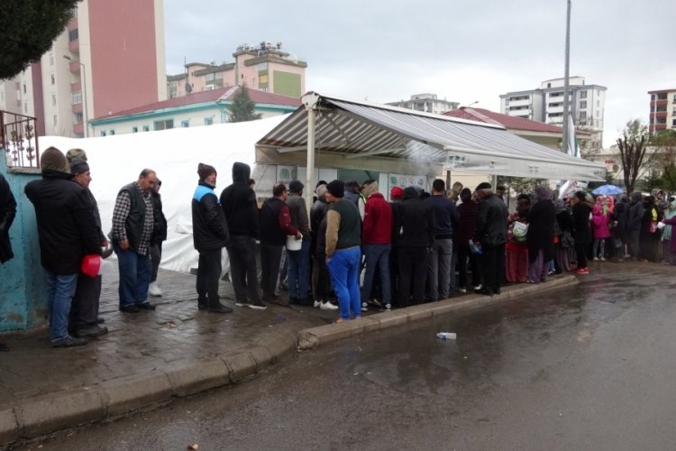 Kahramanmaraş'ta sağanak yağış depremzedelere zor anlar yaşattı