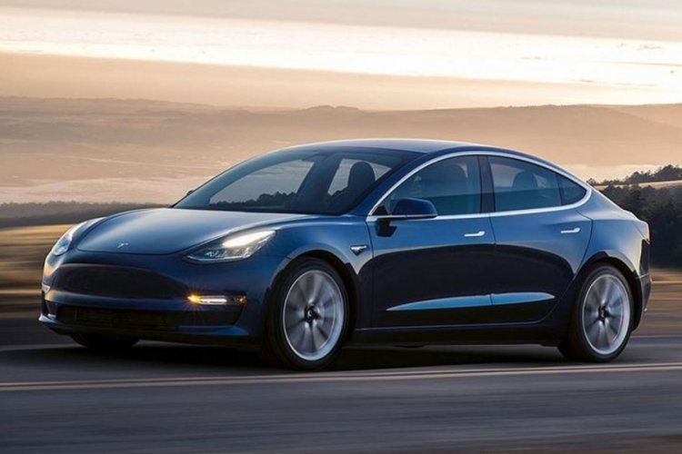 Tesla İki elektrikli ara&ccedil; modelinin fiyatını indirdi