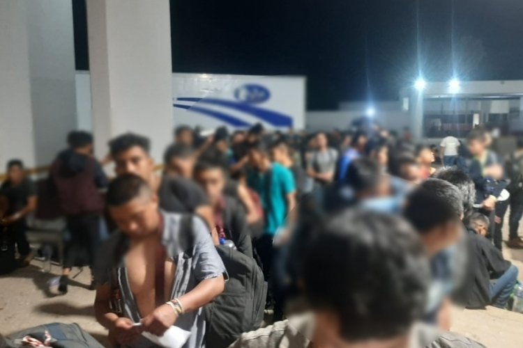Meksika'da tır dorsesinde 100'den fazla g&ouml;&ccedil;men &ccedil;ocuk bulundu