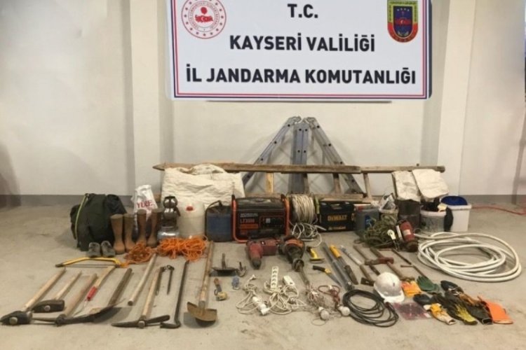 Kayseri'de jandarmadan izinsiz kazı yapan şahıslara su&ccedil;&uuml;st&uuml;