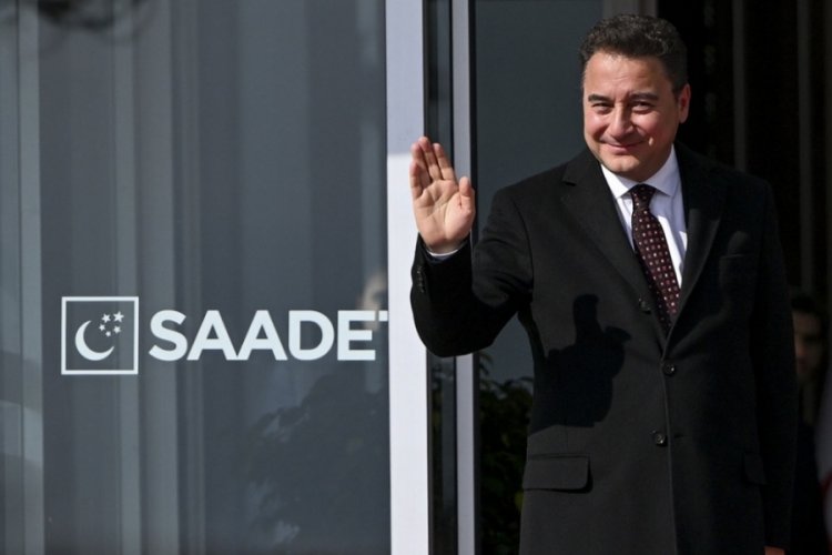 Ali Babacan iki belediye başkanı kararını değerlendirdi