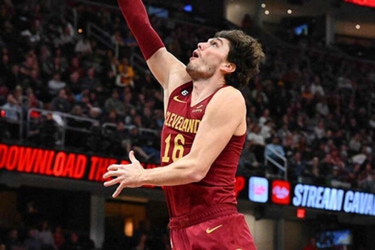 Cedi Osman, depremzede &ccedil;ocuklar i&ccedil;in bağış &ccedil;ağrısında bulundu