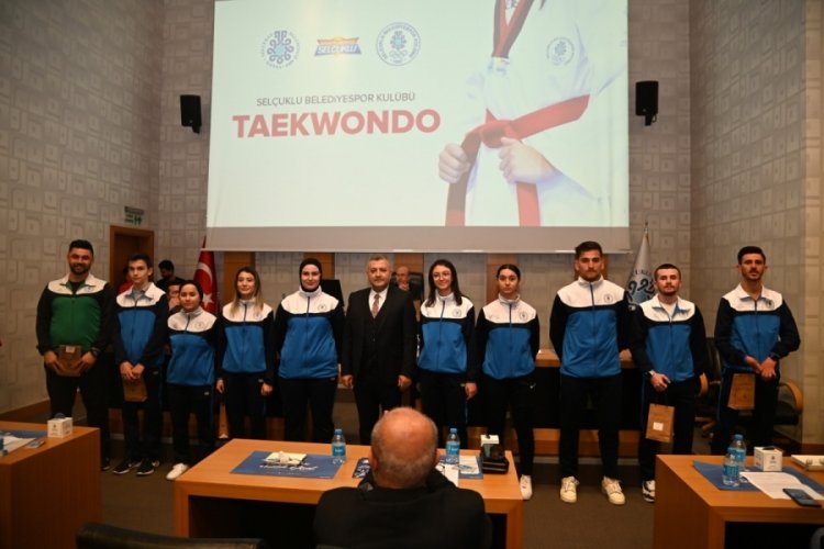 Sel&ccedil;uklu Belediyespor Kul&uuml;b&uuml; sporcuları t&ouml;renle &ouml;d&uuml;llendirildi