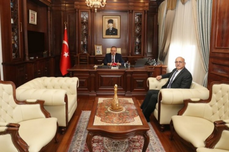İl Milli Eğitim M&uuml;d&uuml;r&uuml; B&uuml;y&uuml;k, Vali Canbolat'ı ziyaret etti