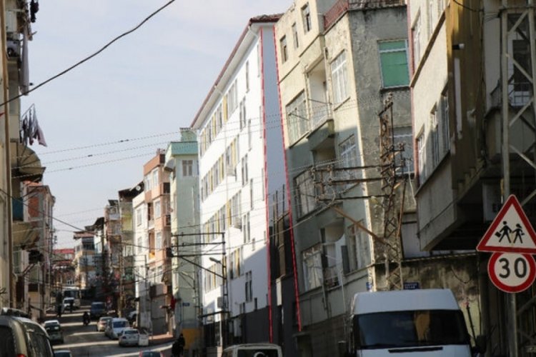 Samsun'da yan yatan binada hayat devam ediyor