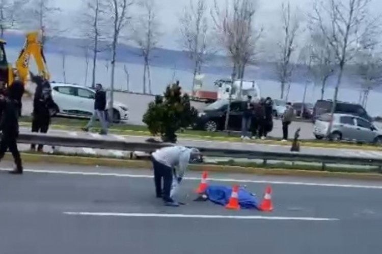 Kocaeli'nde, tırın &ccedil;arptığı yaşlı adam hayatını kaybetti