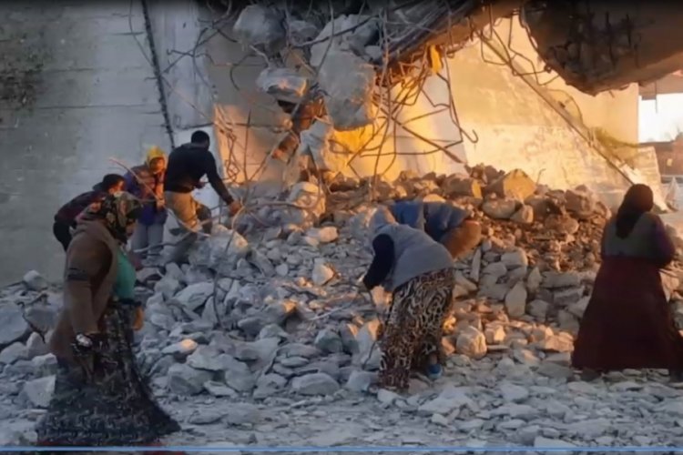 Edirne'de asırlık tren yolu &uuml;st ge&ccedil;idi kontroll&uuml; yıkıldı
