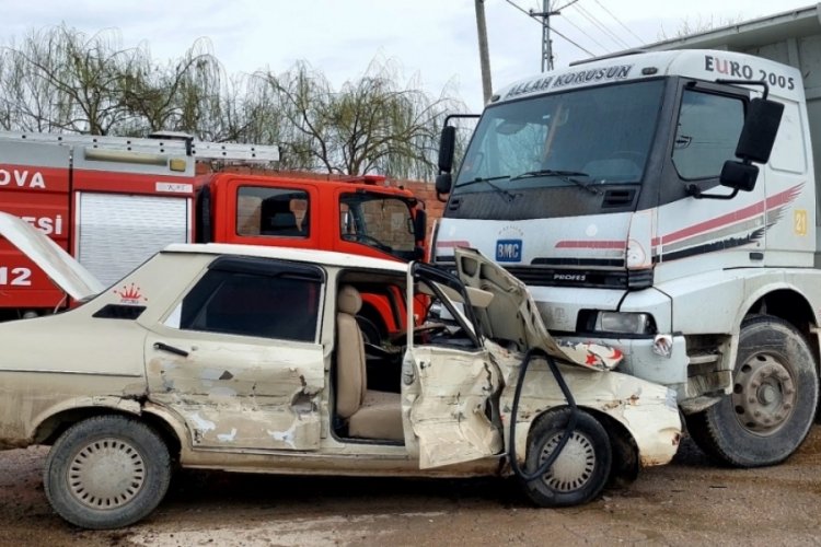 Amasya'da &uuml;&ccedil; aracın karıştığı kazada 2 yaralı