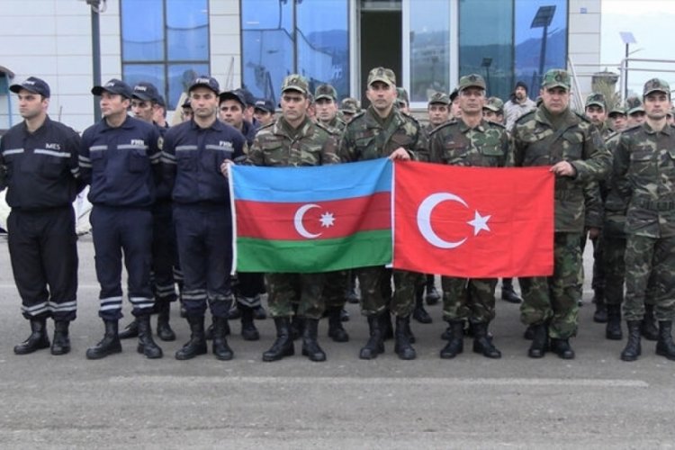 Azerbaycan arama kurtarma ekibi deprem b&ouml;lgesinden ayrıldı