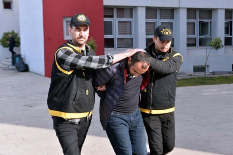 Adana'da cezaevinden &ccedil;ıkar &ccedil;ıkmaz &ccedil;atışmaya girdi