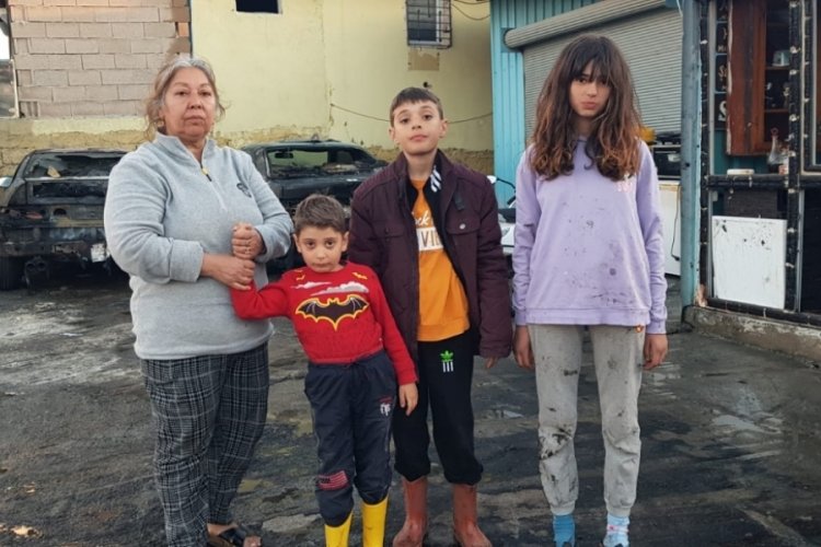 Hatay'da 10 kişilik depremzede ailenin kaldığı &ccedil;adır yandı