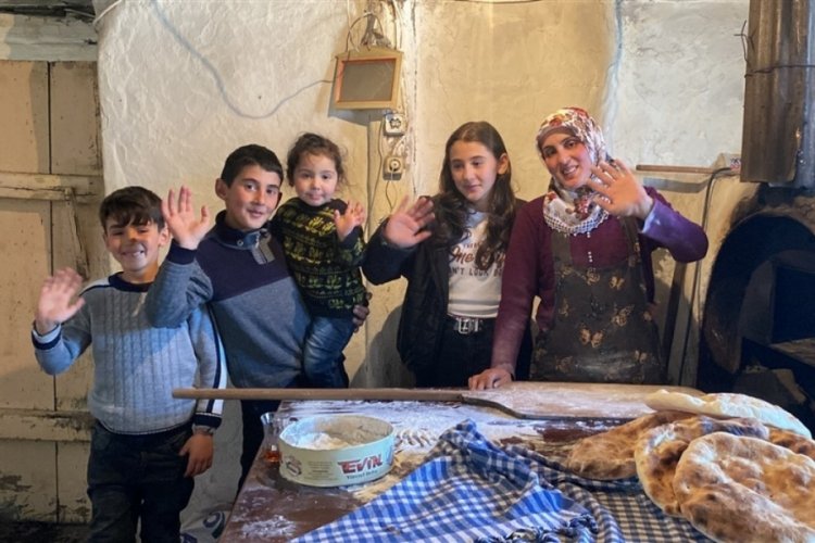 Kars'ta 4 &ccedil;ocuk annesi İngilizce &ouml;ğretmenliği hayali i&ccedil;in sınava hazırlanıyor