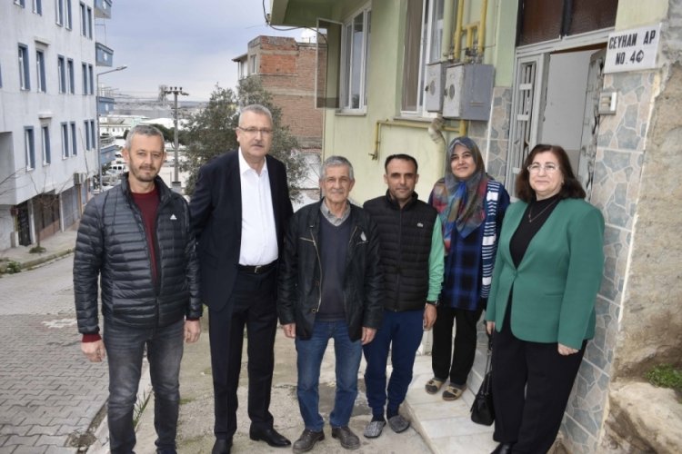 Bursa Karacabey Belediye Başkanı &Ouml;zkan, depremzede ailenin misafiri oldu
