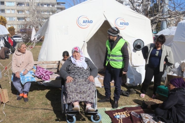 Gaziantep'te engelli depremzedelere medikal malzeme desteği yapıldı