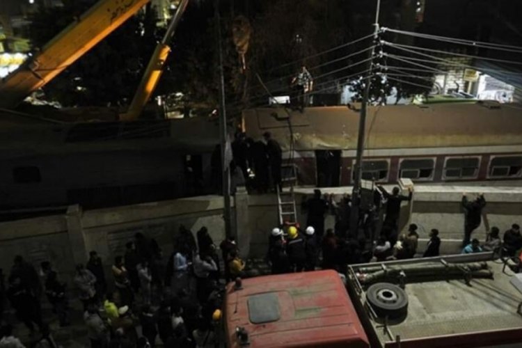 Mısır'da tren kazasında 4 kişi &ouml;ld&uuml;
