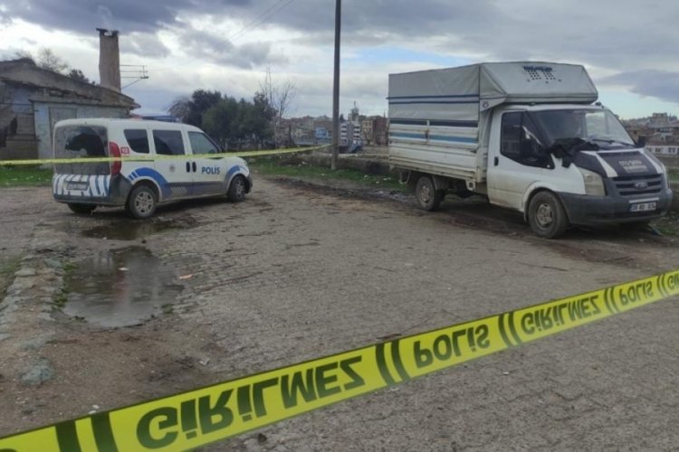 Bursa'da yaşlı adamın cansız bedeni kamyonetinin i&ccedil;inde bulundu