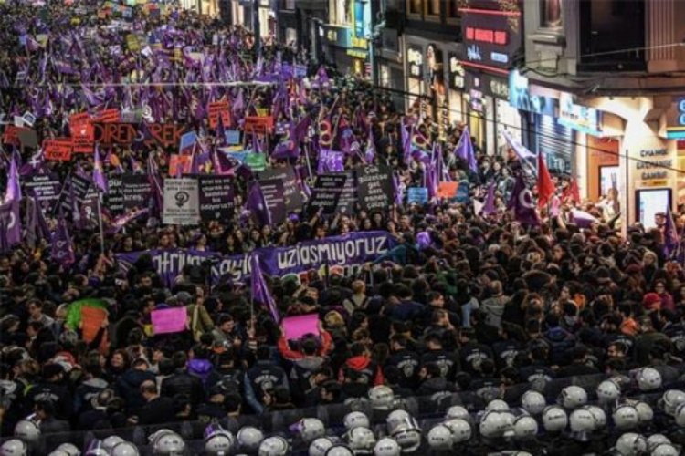 İstanbul'da kadınların y&uuml;r&uuml;y&uuml;ş&uuml;ne engel!