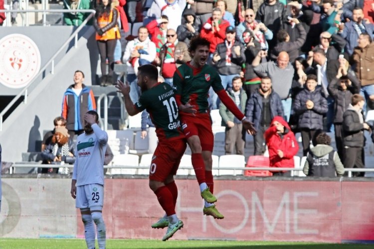 Karşıyaka'yı, Fatih Taşdelen ve Emre Gemici sırtlıyor