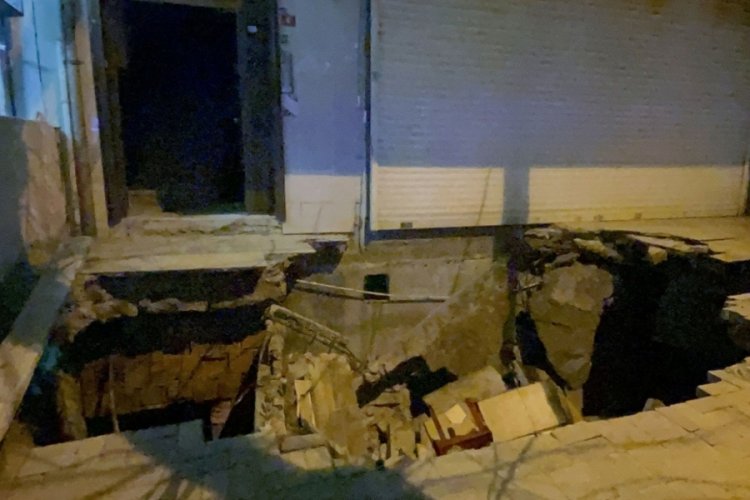 İstanbul'da k&ouml;m&uuml;rl&uuml;ğ&uuml; &ccedil;&ouml;ken 7 katlı bina yıkılacak