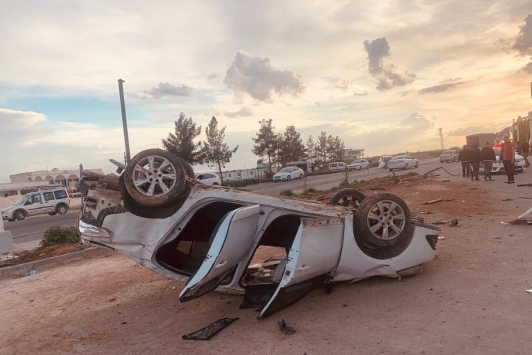 Şanlıurfa'da korkun&ccedil; kaza: 3'&uuml; ağır 5 yaralı