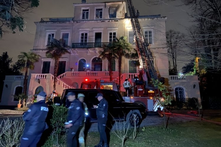 İstanbul Sarıyer'de 3 katlı k&ouml;şkte yangın &ccedil;ıktı
